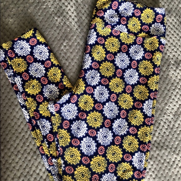 2 Pairs LulaRoe Tall and Curvy Leggings ✂️ - Picture 5 of 10